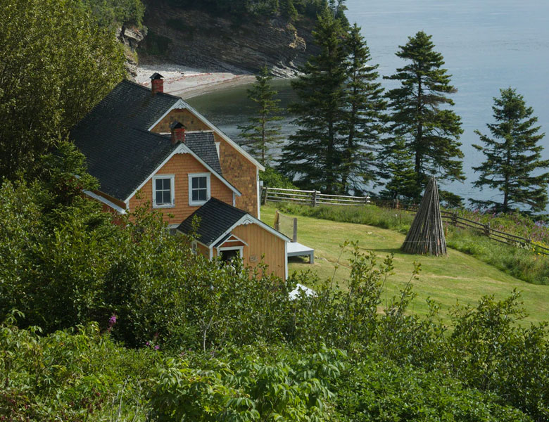 Discover <br/>our cottages & choose <br/>the right one for you